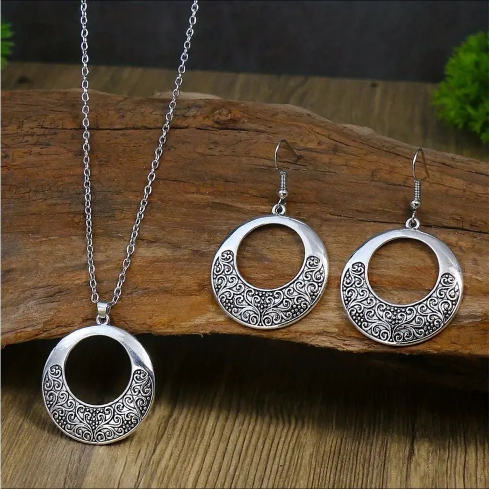 NEW- Earrings and Necklace Jewelry Set